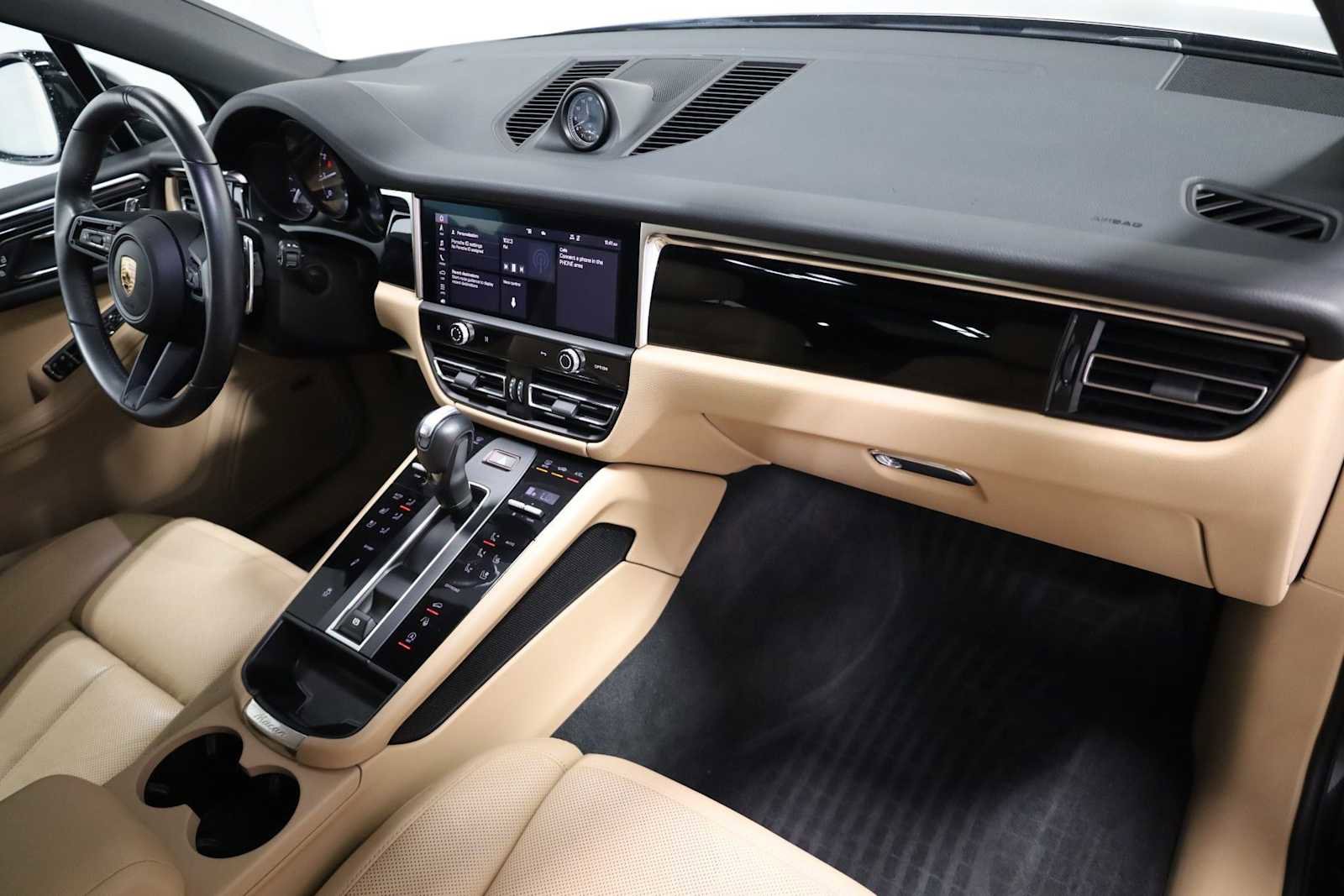 Certified 2024 Porsche Macan AWD/4WD image 6