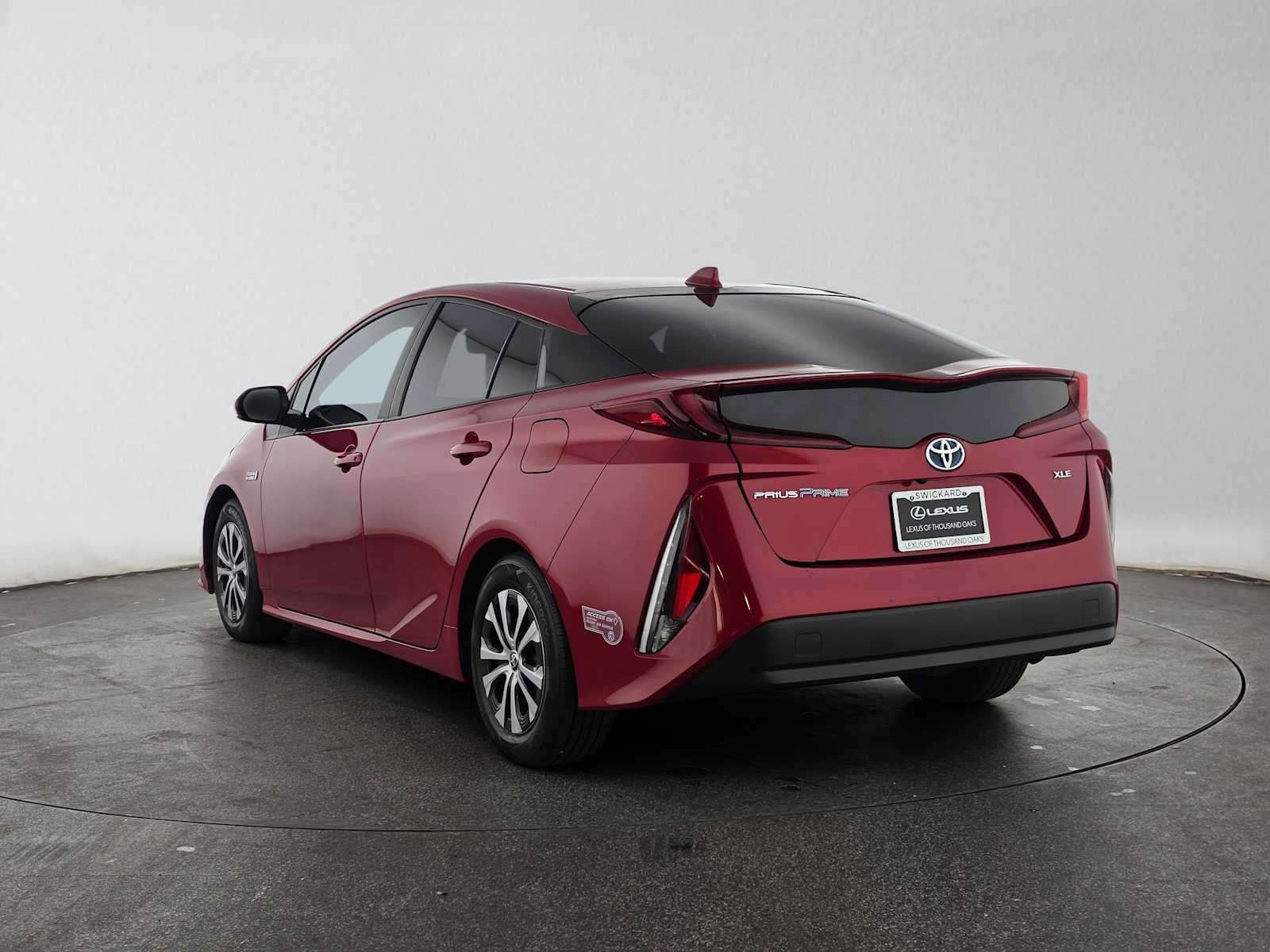 Used 2021 Toyota Prius Prime XLE w/ Carpet Mat Package (TMS) FWD image 5