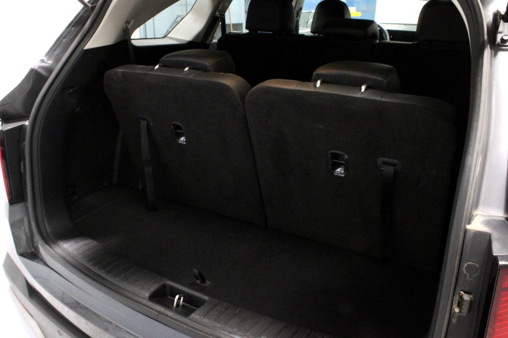 Used 2024 Kia Sorento S FWD image 16