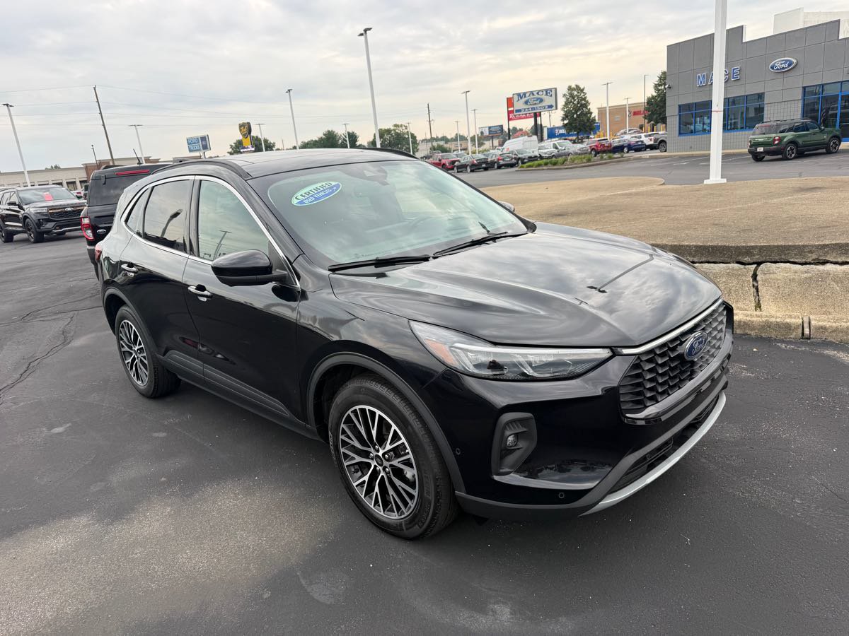 Used 2023 Ford Escape SE w/ PHEV Premium Package FWD image 3