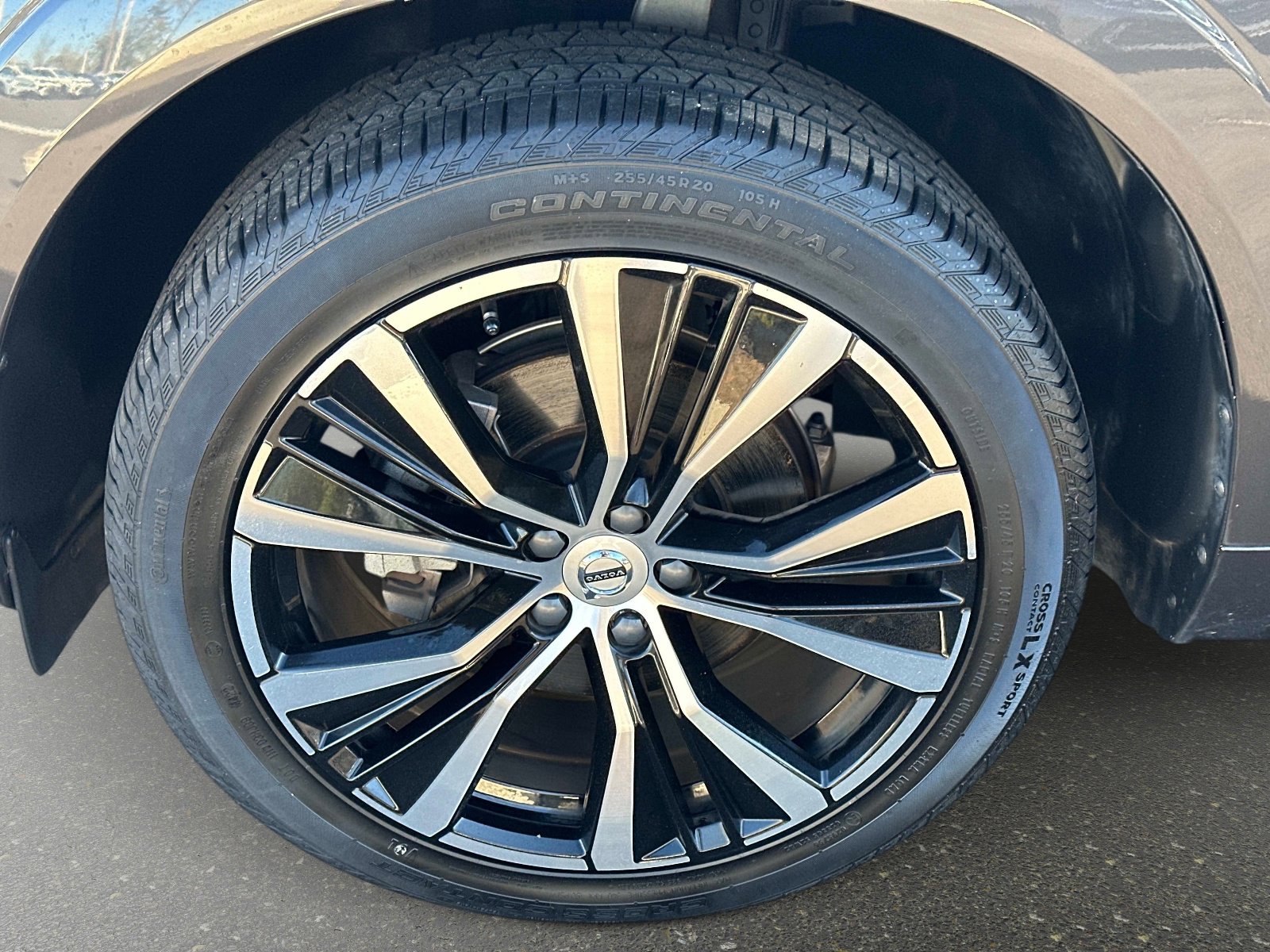 Certified 2023 Volvo XC60 B5 Plus w/ Climate Package image 10