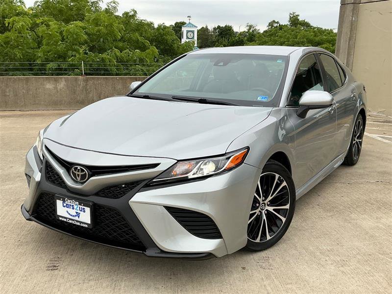 Used 2018 Toyota Camry SE FWD image 2