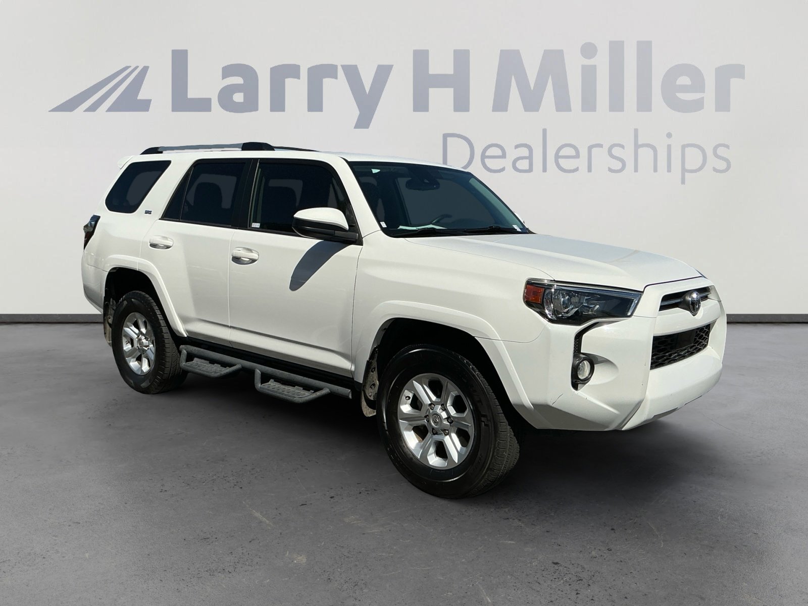 Used 2020 Toyota 4Runner SR5 AWD/4WD image 7