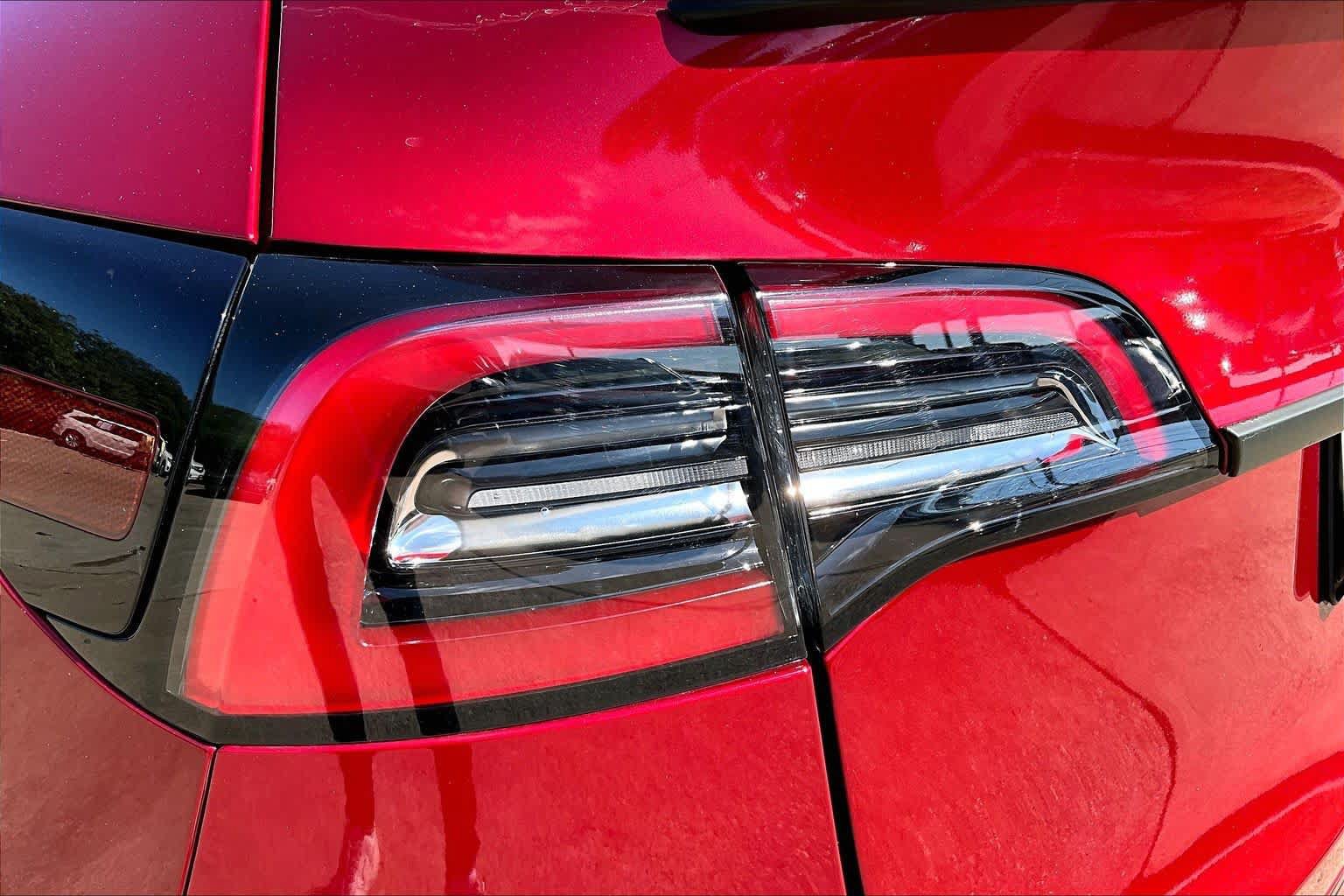 Used 2024 Tesla Model Y 2WD image 26
