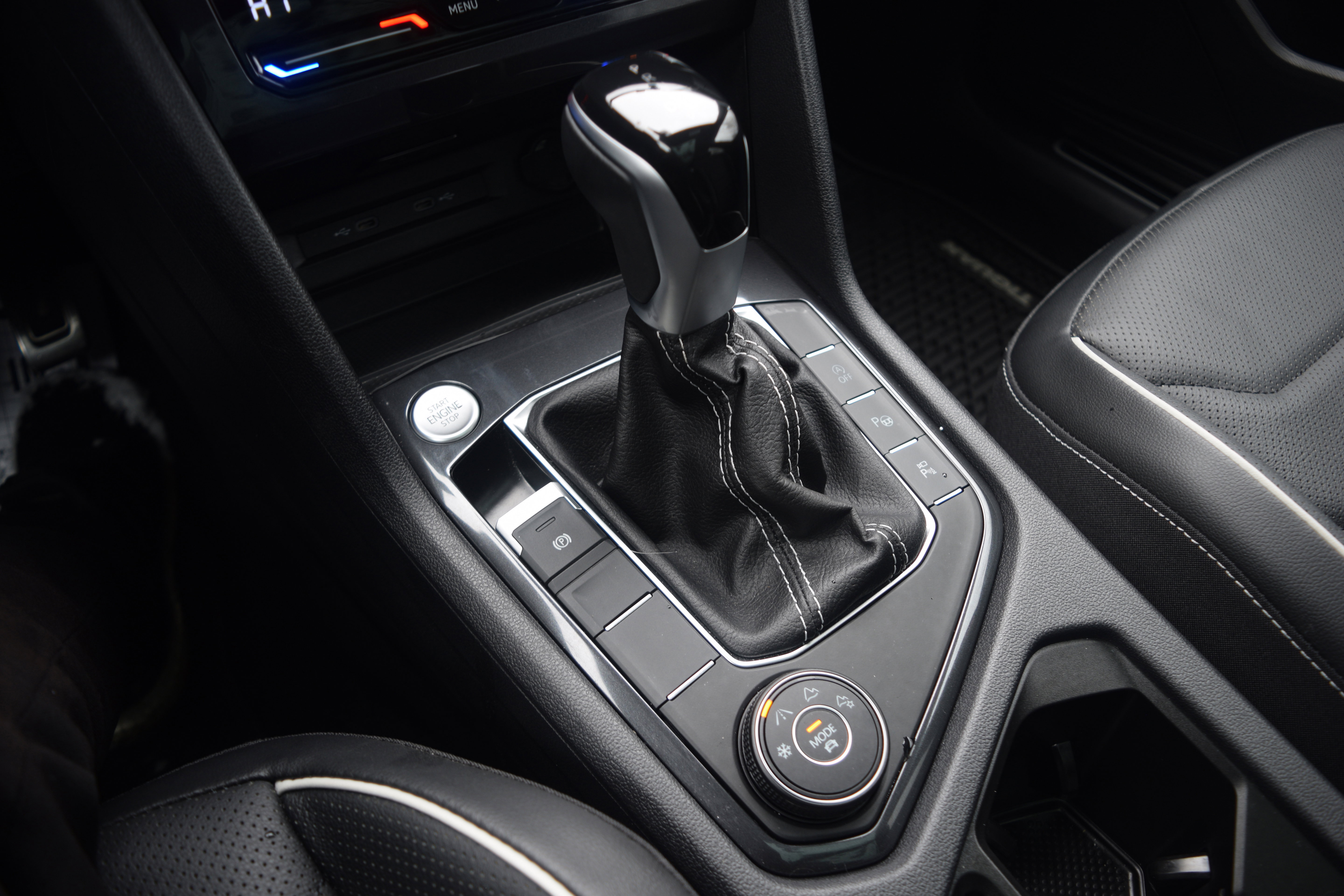 Used 2024 Volkswagen Tiguan SEL R-Line image 12