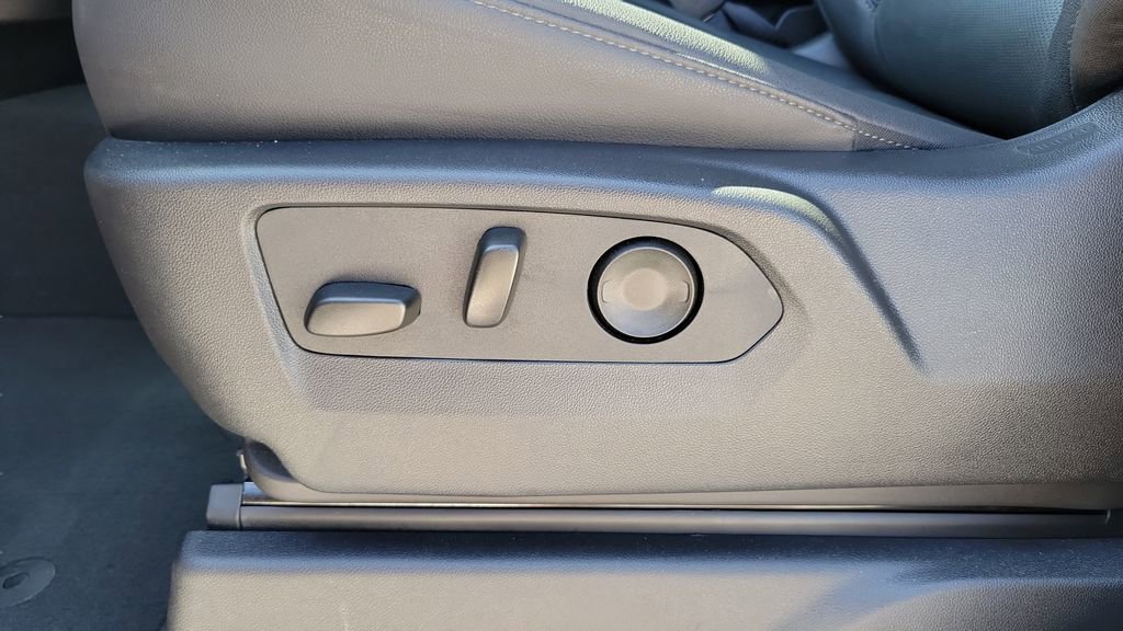 Used 2026 GMC Sierra 1500 SLT image 27