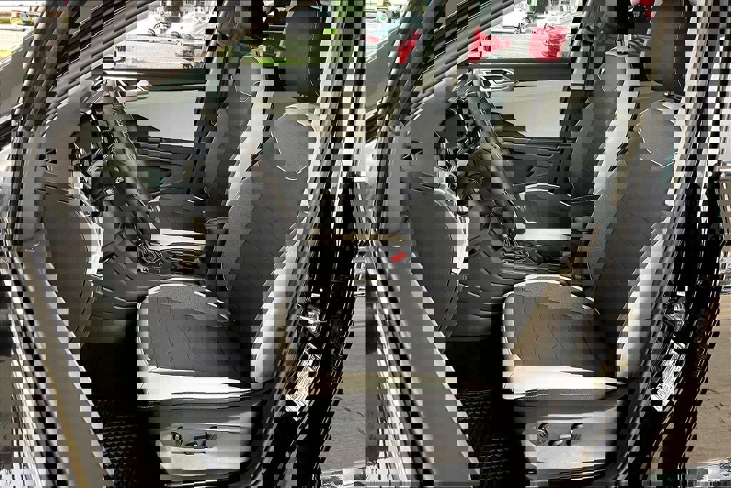 New 2025 Volkswagen Taos SE image 18