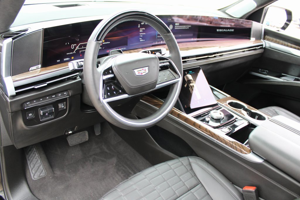 Used 2025 Cadillac Escalade ESV Sport Platinum w/ LPO, ONYX Package image 8