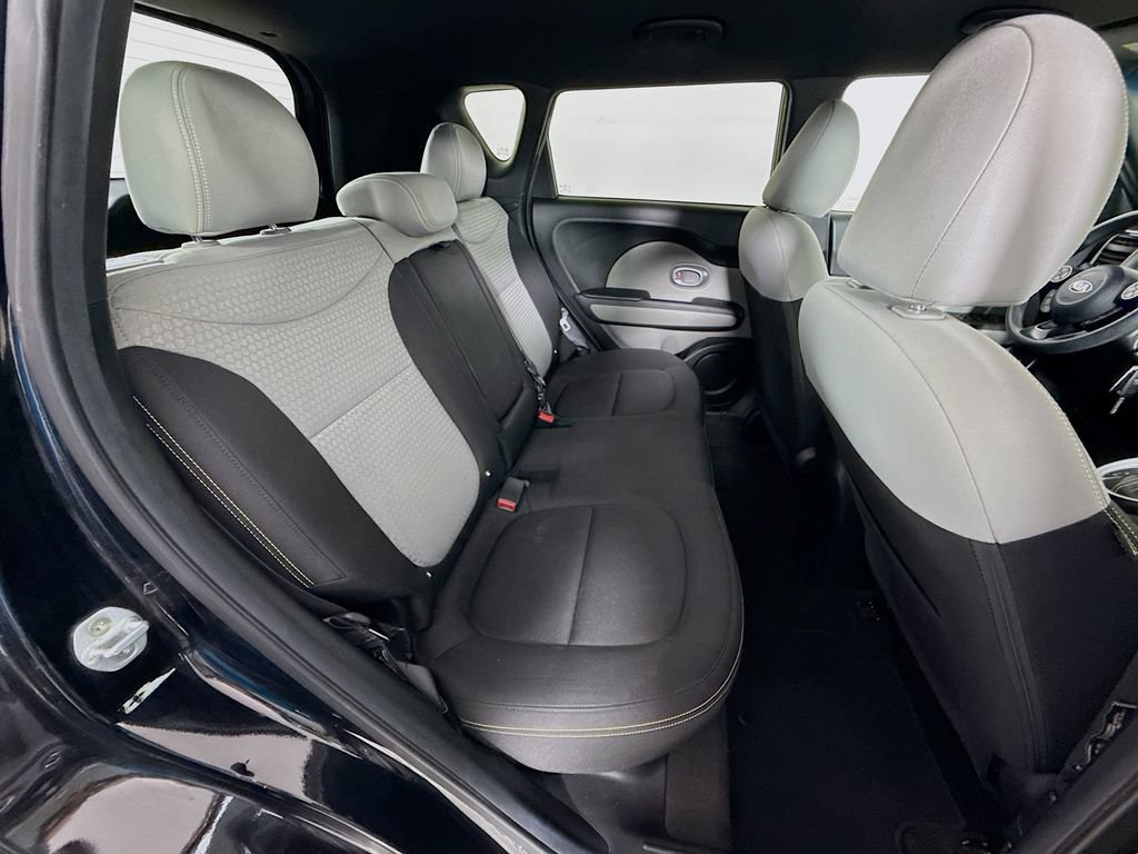 Used 2015 Kia Soul + FWD image 25