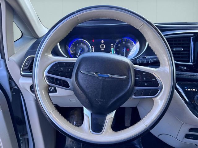 Used 2020 Chrysler Pacifica Limited image 17