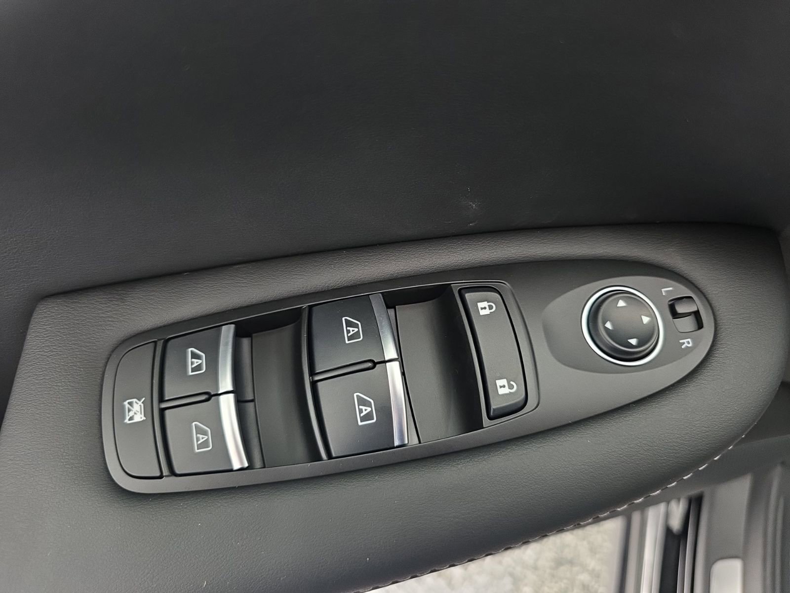 New 2025 INFINITI QX50 Pure image 25