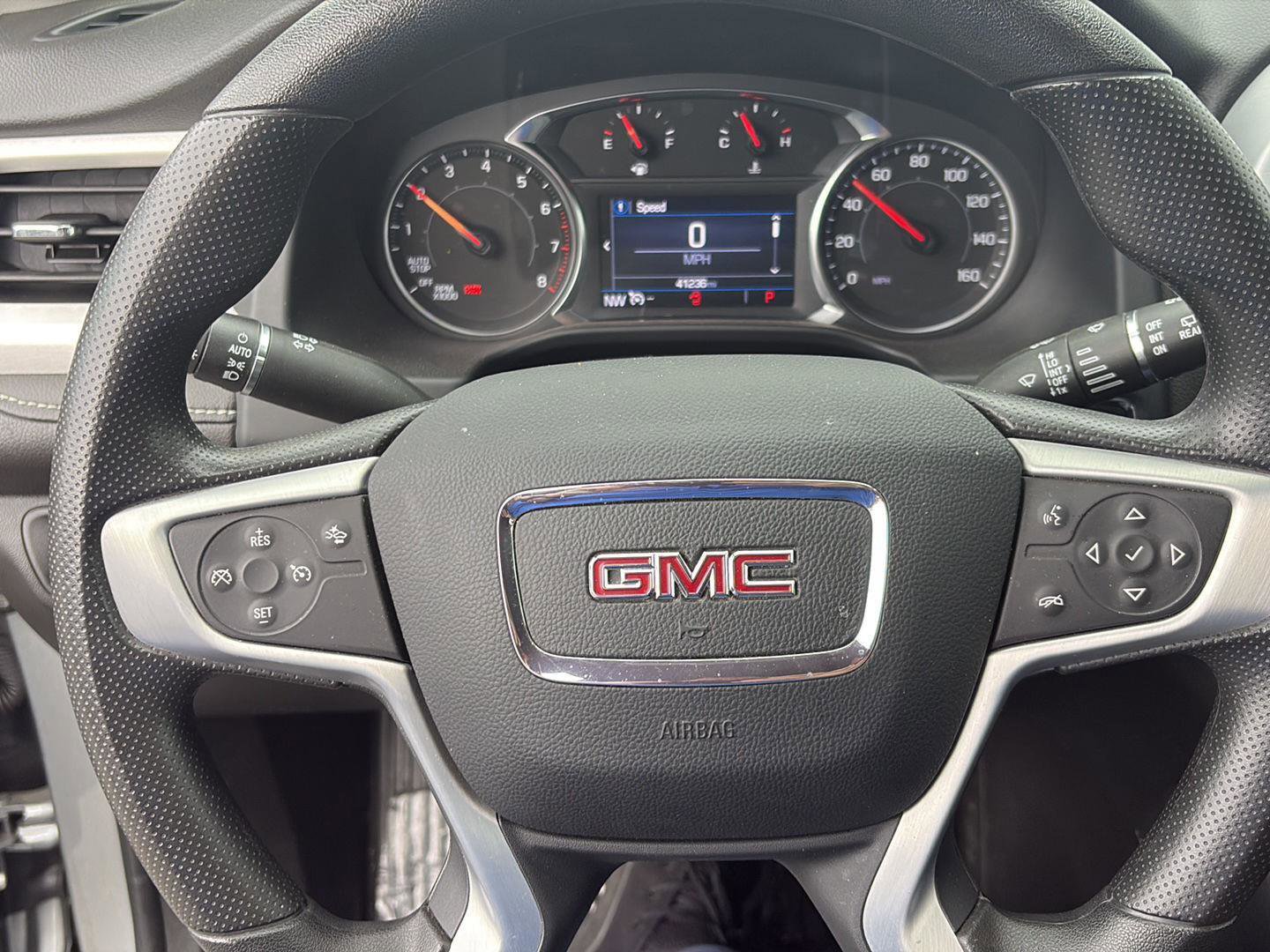 Used 2023 GMC Acadia SLE image 12