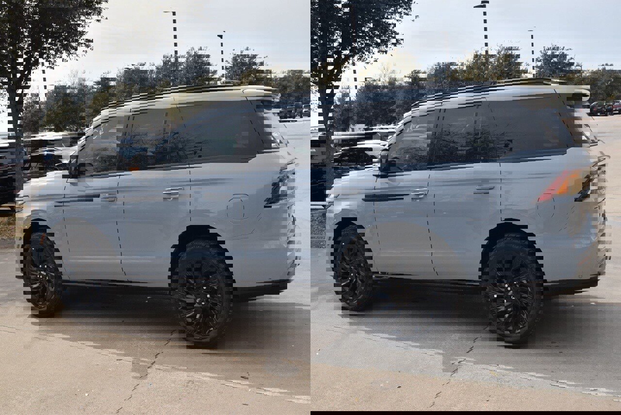 New 2025 Lincoln Navigator Reserve w/ Jet Appearance Package image 17