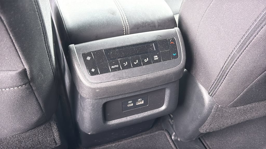 Used 2025 Nissan Pathfinder SV AWD/4WD image 9