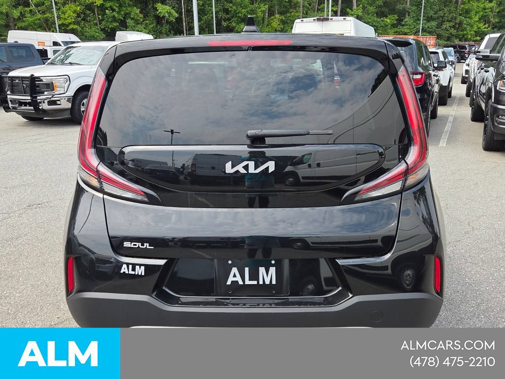 Used 2025 Kia Soul LX w/ LX Technology Package FWD image 11