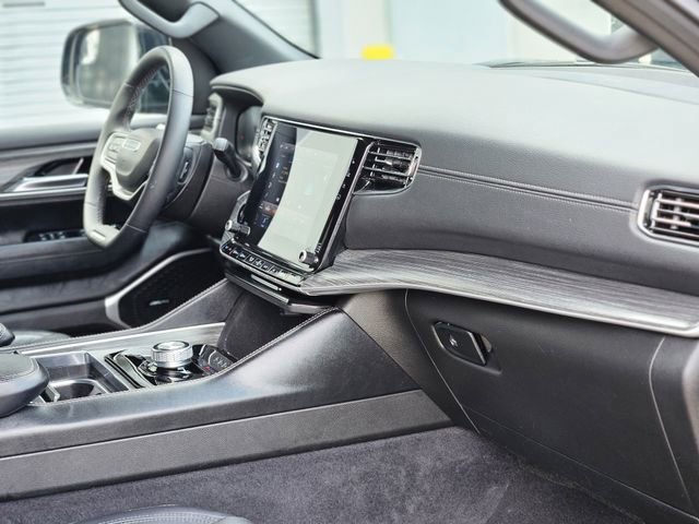 Used 2024 Jeep Wagoneer L Series II image 13
