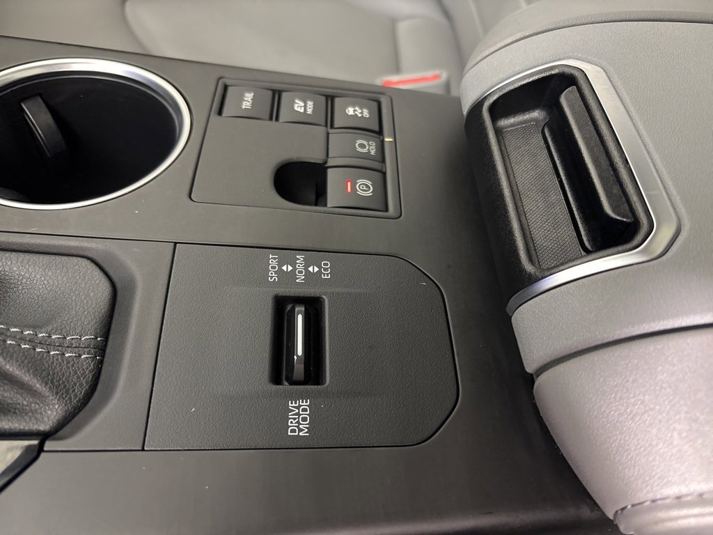 Used 2023 Toyota Highlander XLE image 31