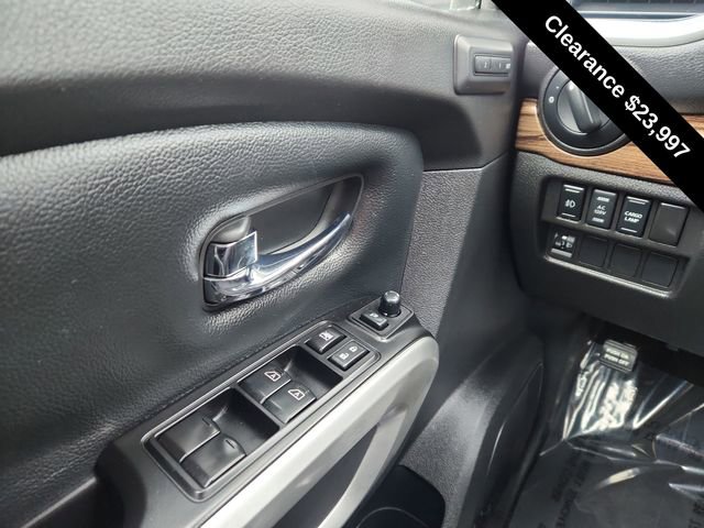 Used 2018 Nissan Titan SL image 34