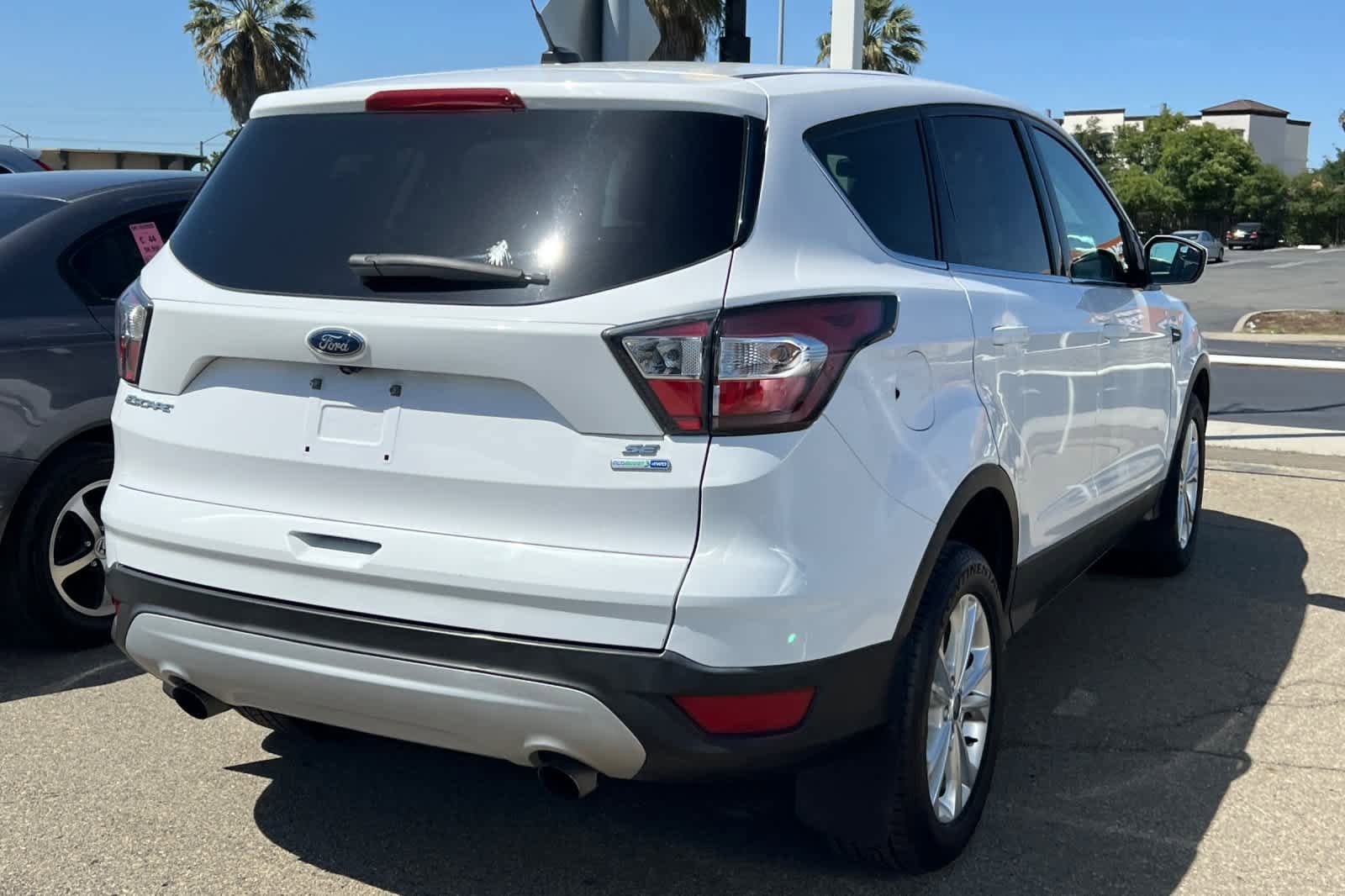 Used 2017 Ford Escape SE image 4