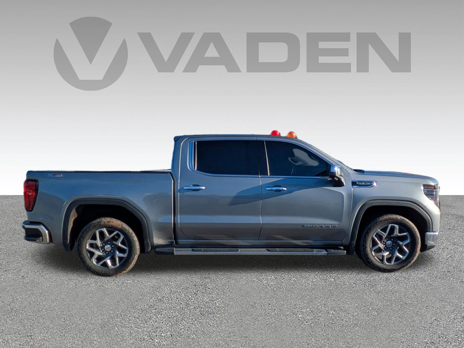 Used 2023 GMC Sierra 1500 SLT w/ SLT Premium Plus Package image 23