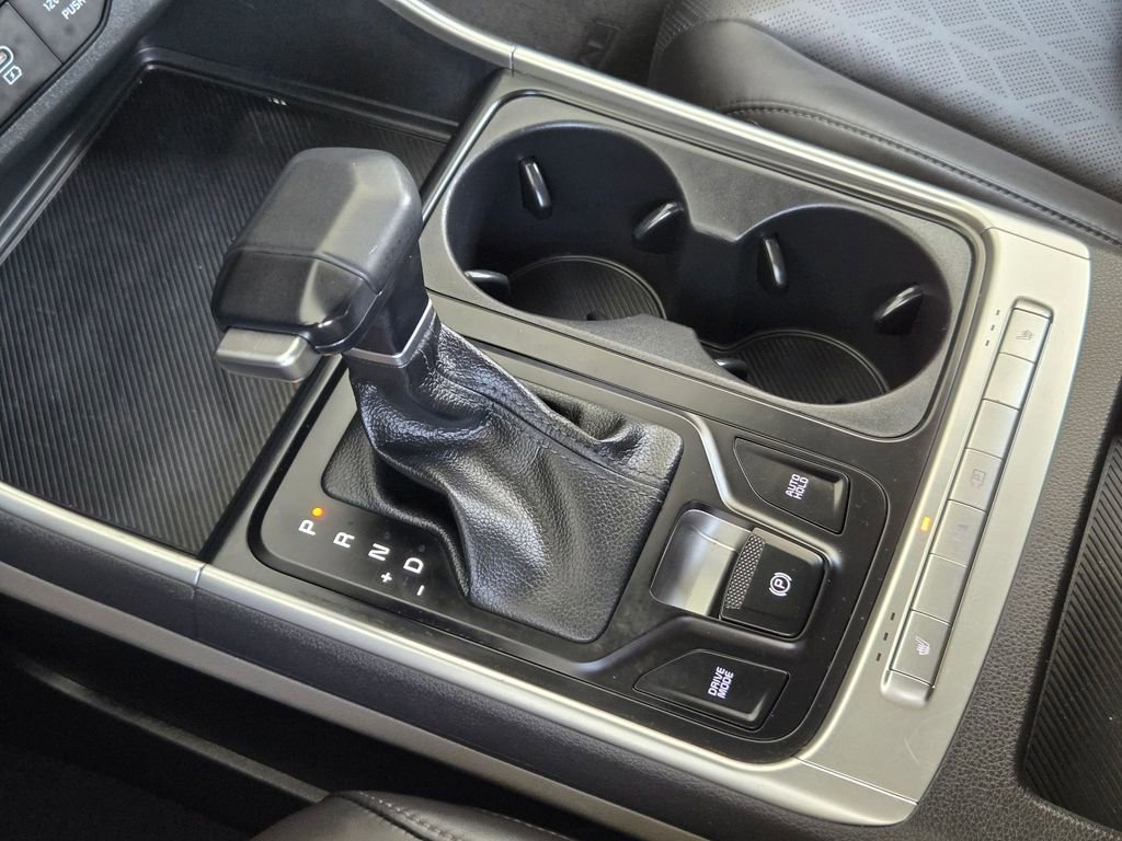 Used 2025 Kia Carnival FWD image 19