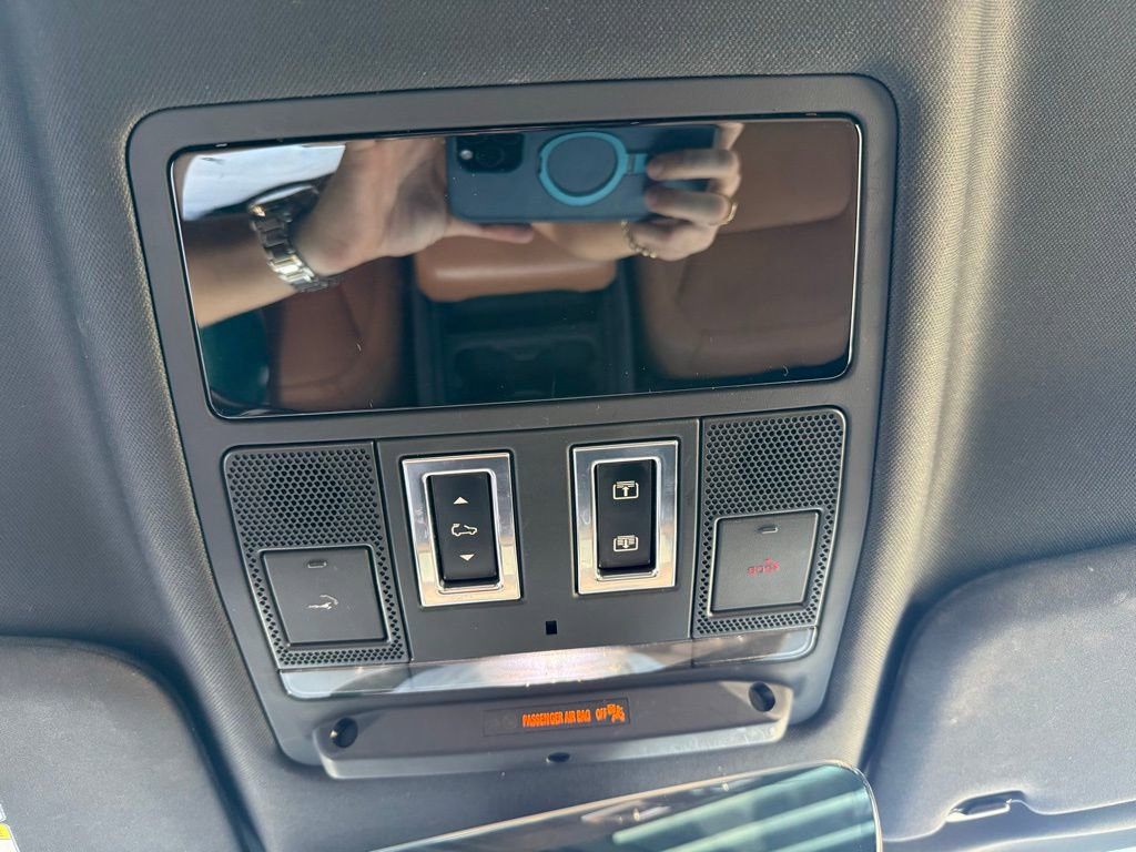 Used 2023 Land Rover Defender 130 SE image 27