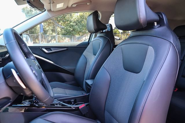 Certified 2025 Kia Niro EX FWD image 18