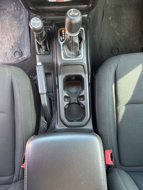 Used 2021 Jeep Wrangler Unlimited Sahara w/ Uconnect 4C Nav & Sound Group AWD/4WD image 32