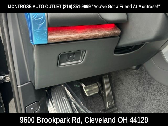 New 2025 Land Rover Range Rover SE image 13