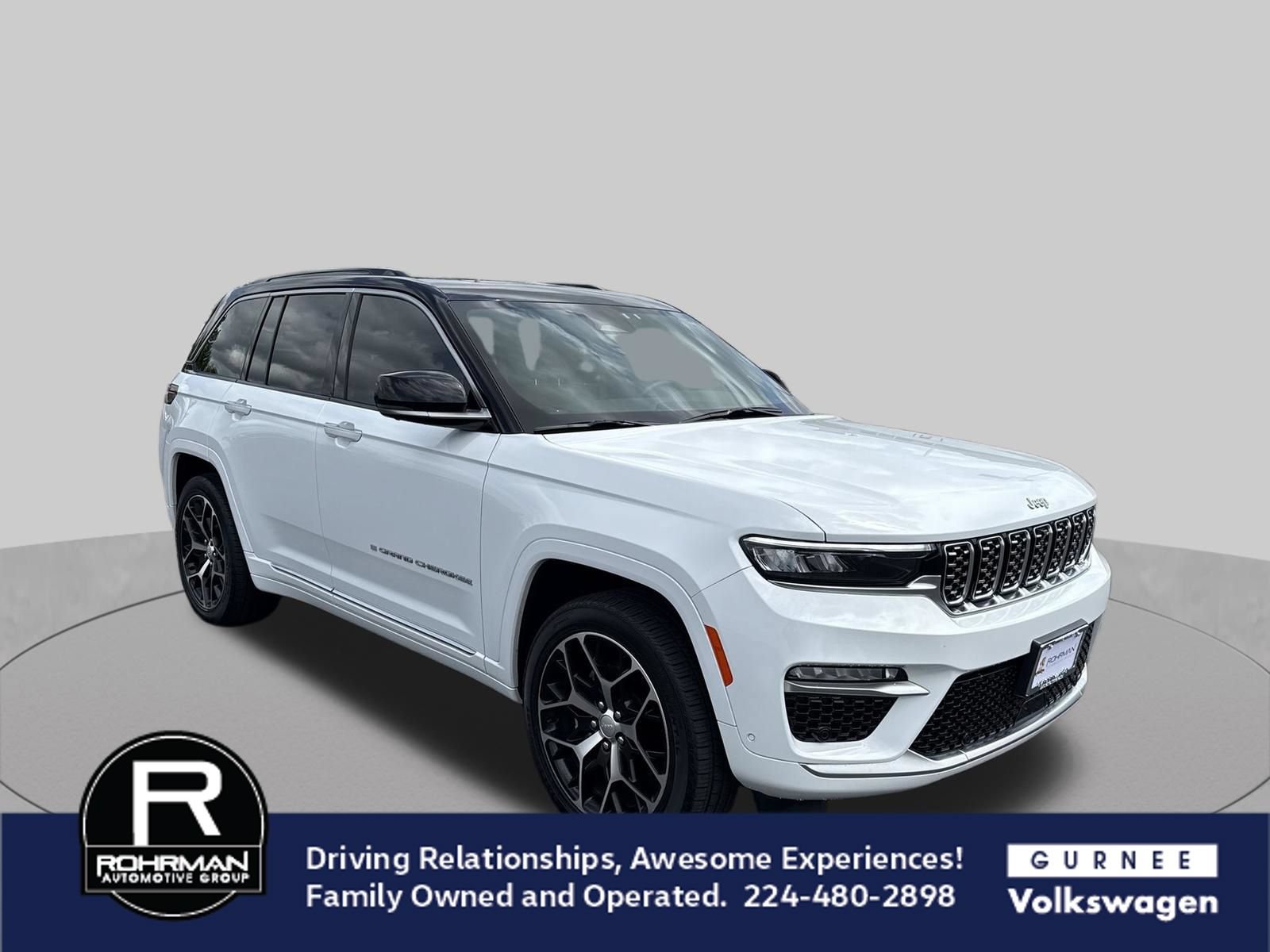 Used 2025 Jeep Grand Cherokee Summit AWD/4WD image 2