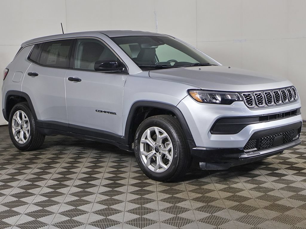 Used 2025 Jeep Compass Sport AWD/4WD image 2
