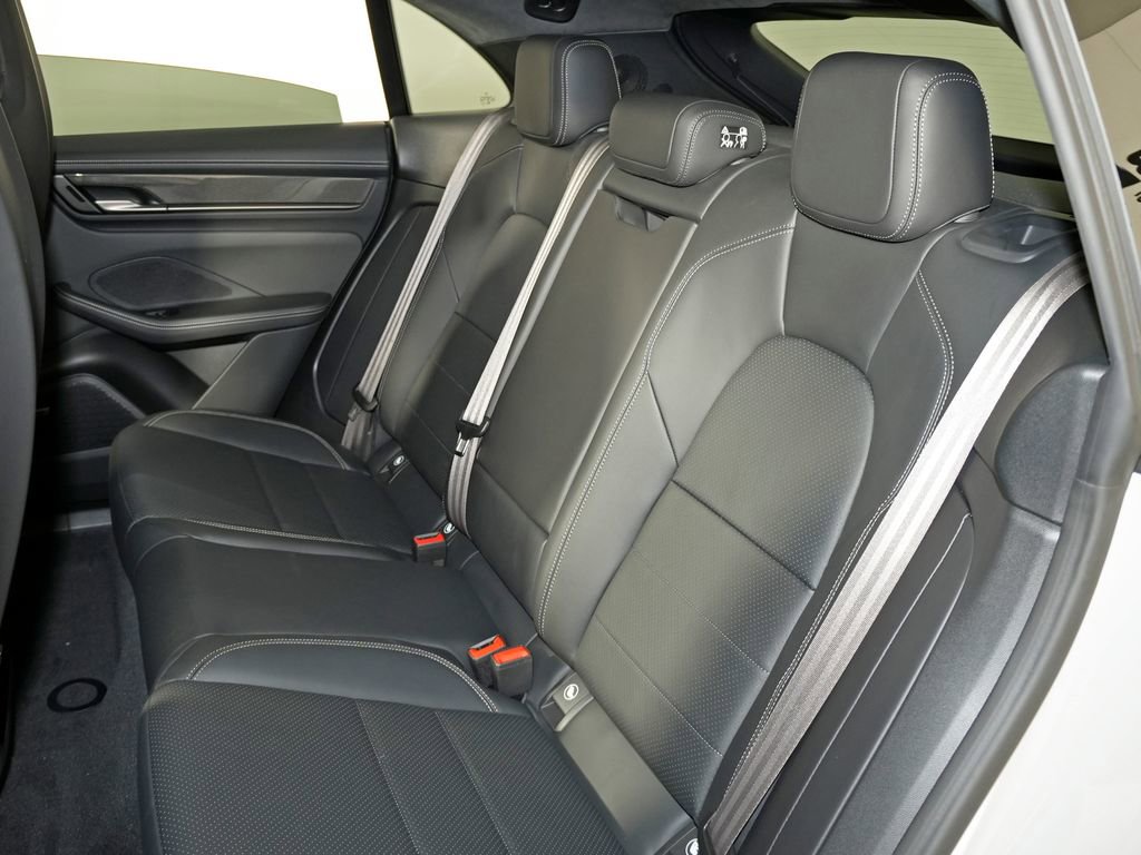 New 2026 Porsche Macan Turbo Electric image 34