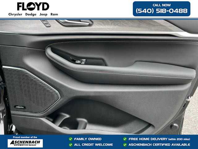 New 2025 Jeep Grand Cherokee L Overland w/ Luxury Tech Group IV image 37