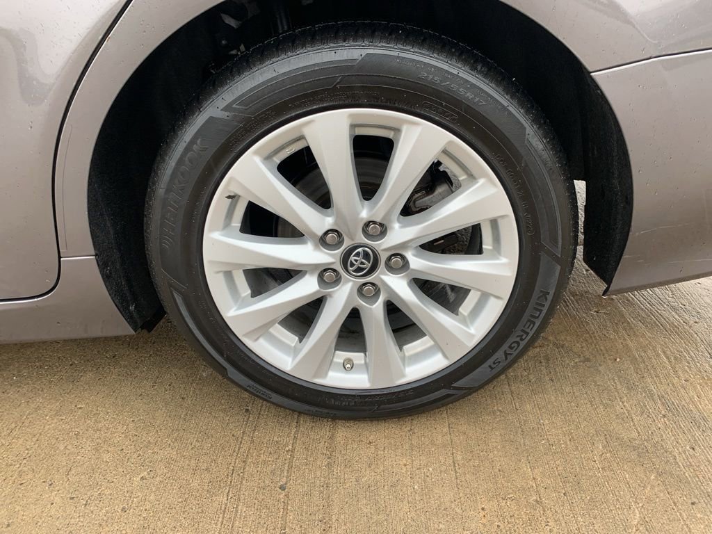 Used 2019 Toyota Camry L image 25