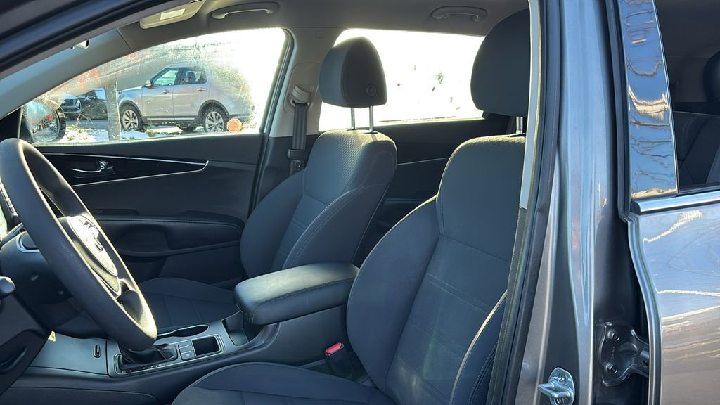 Used 2019 Kia Sorento LX image 10