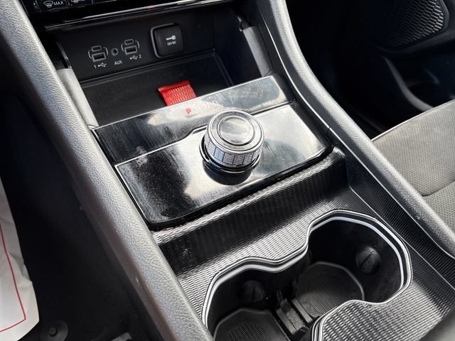Used 2024 Jeep Grand Cherokee L Altitude AWD/4WD image 19