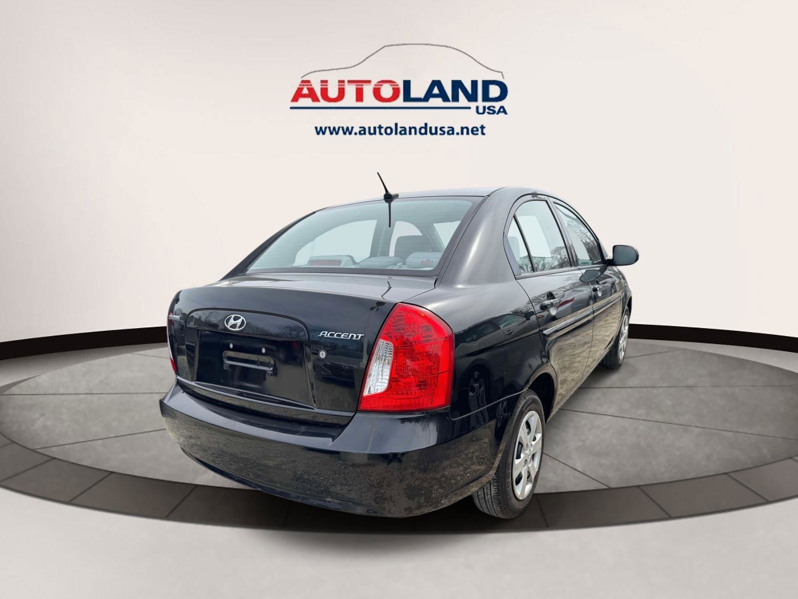 Used 2010 Hyundai Accent GLS image 3