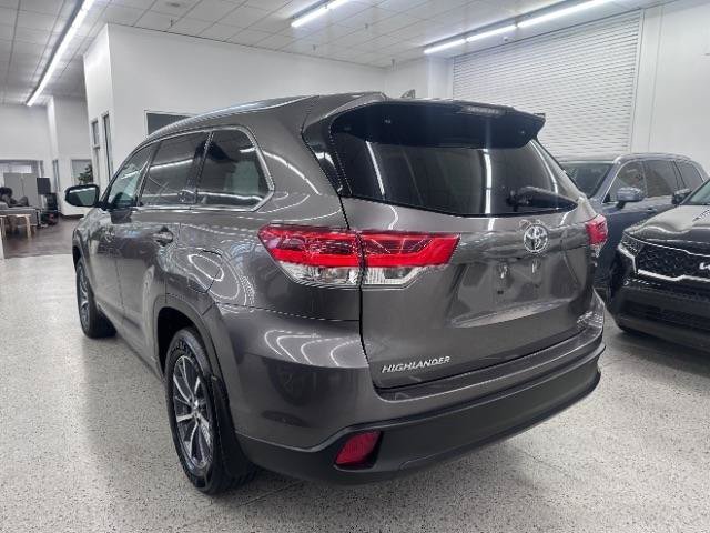 Used 2017 Toyota Highlander XLE AWD/4WD image 4