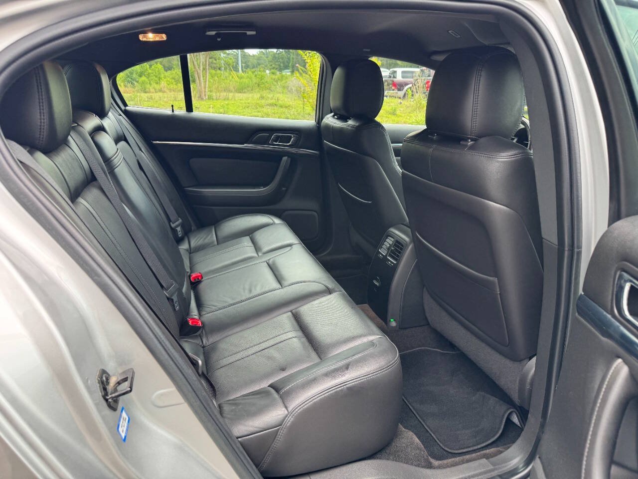 Used 2013 Lincoln MKS FWD image 41