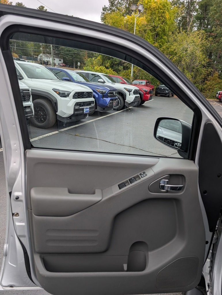 Used 2020 Nissan Frontier SV w/ SV Utility Package image 13