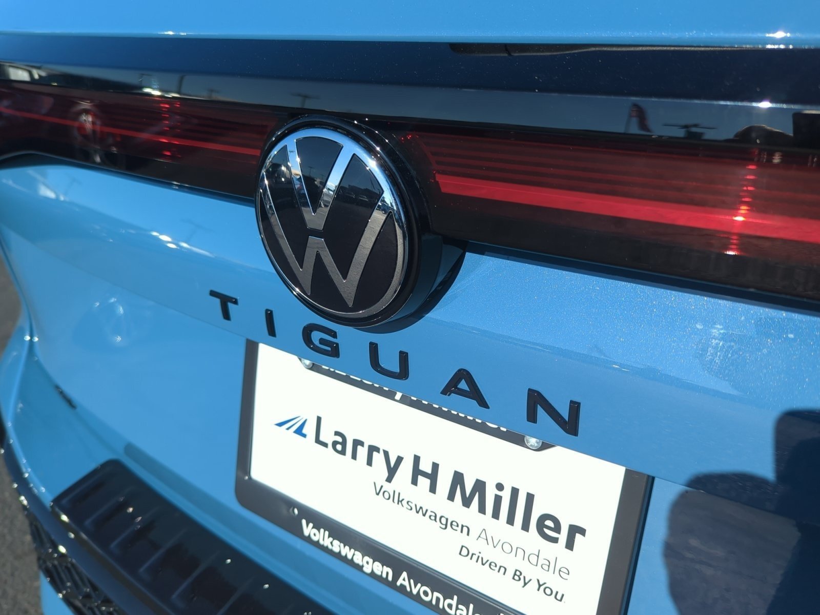 New 2026 Volkswagen Tiguan SE R-Line FWD image 23
