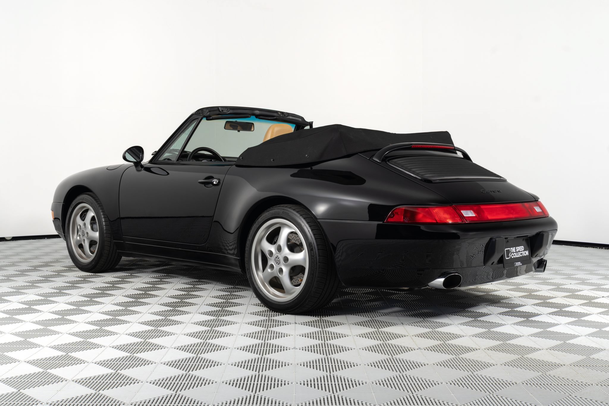 Used 1996 Porsche 911 Carrera RWD image 2
