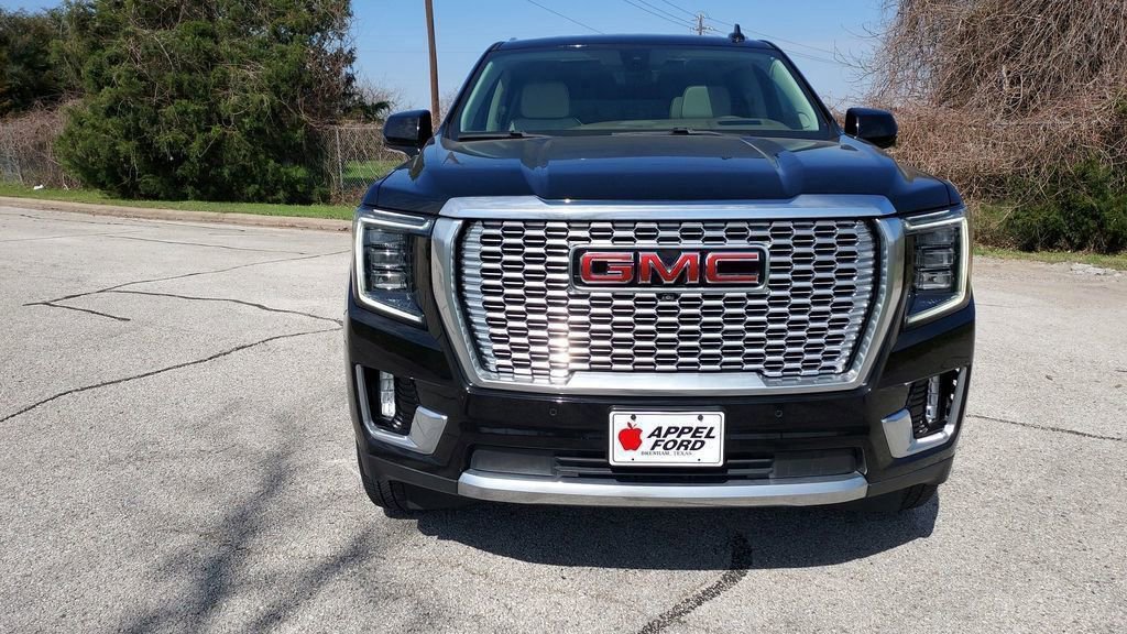 Used 2022 GMC Yukon XL Denali w/ Denali Premium Package image 8