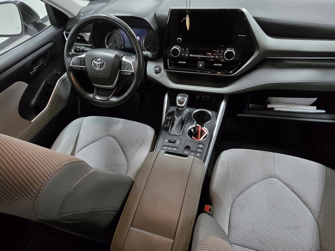 Certified 2023 Toyota Highlander LE image 21