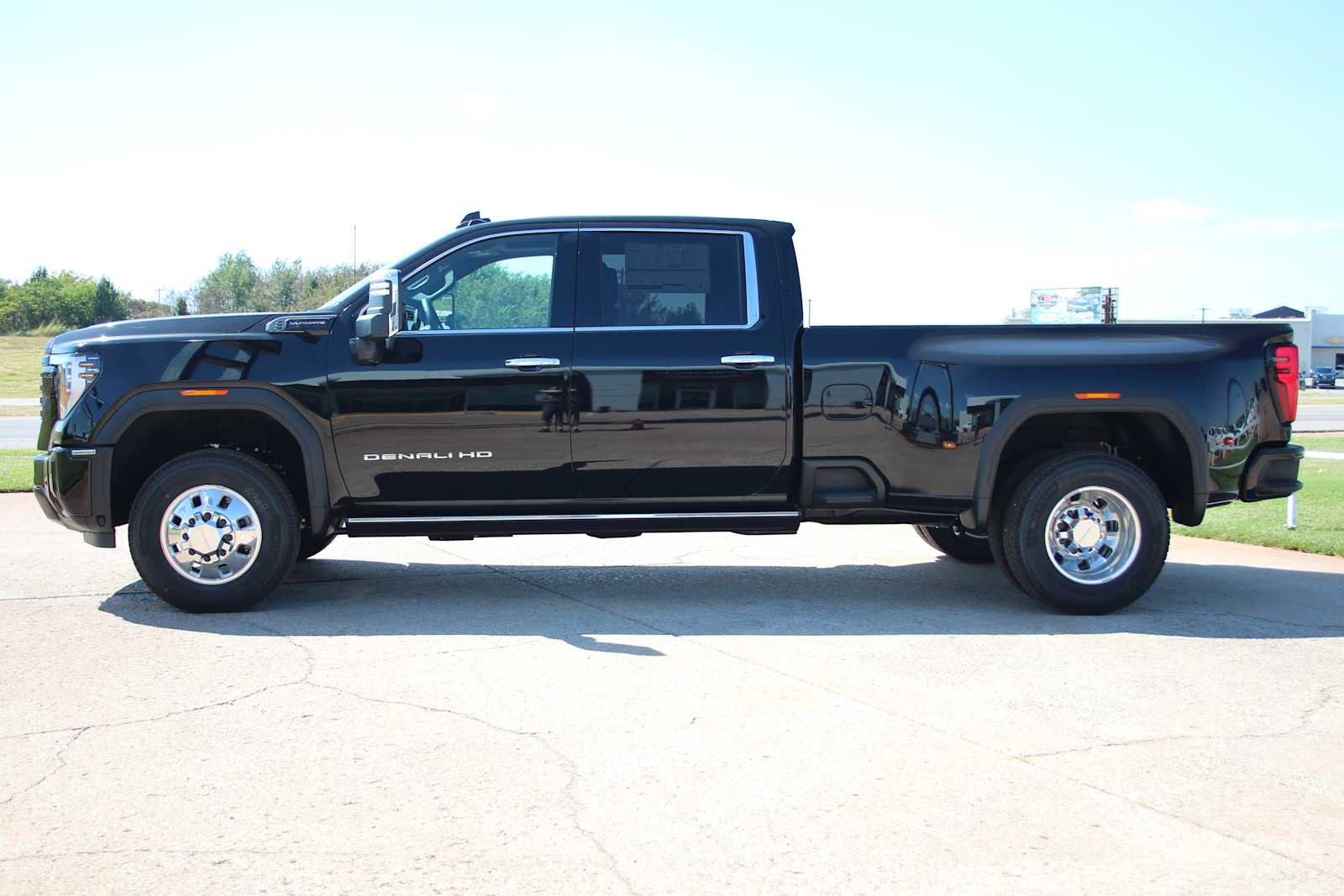 New 2026 GMC Sierra 3500 Denali Ultimate image 5