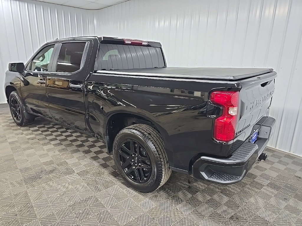 Used 2024 Chevrolet Silverado 1500 Custom w/ Dark Appearance Package image 9
