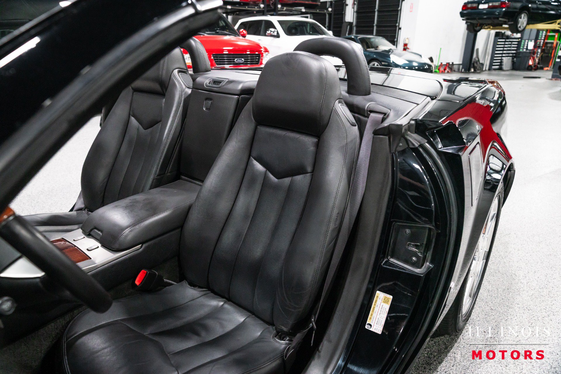 Used 2006 Cadillac XLR RWD image 17