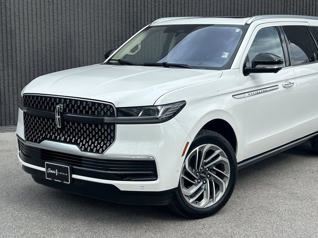 Certified 2025 Lincoln Navigator L Reserve AWD/4WD image 2
