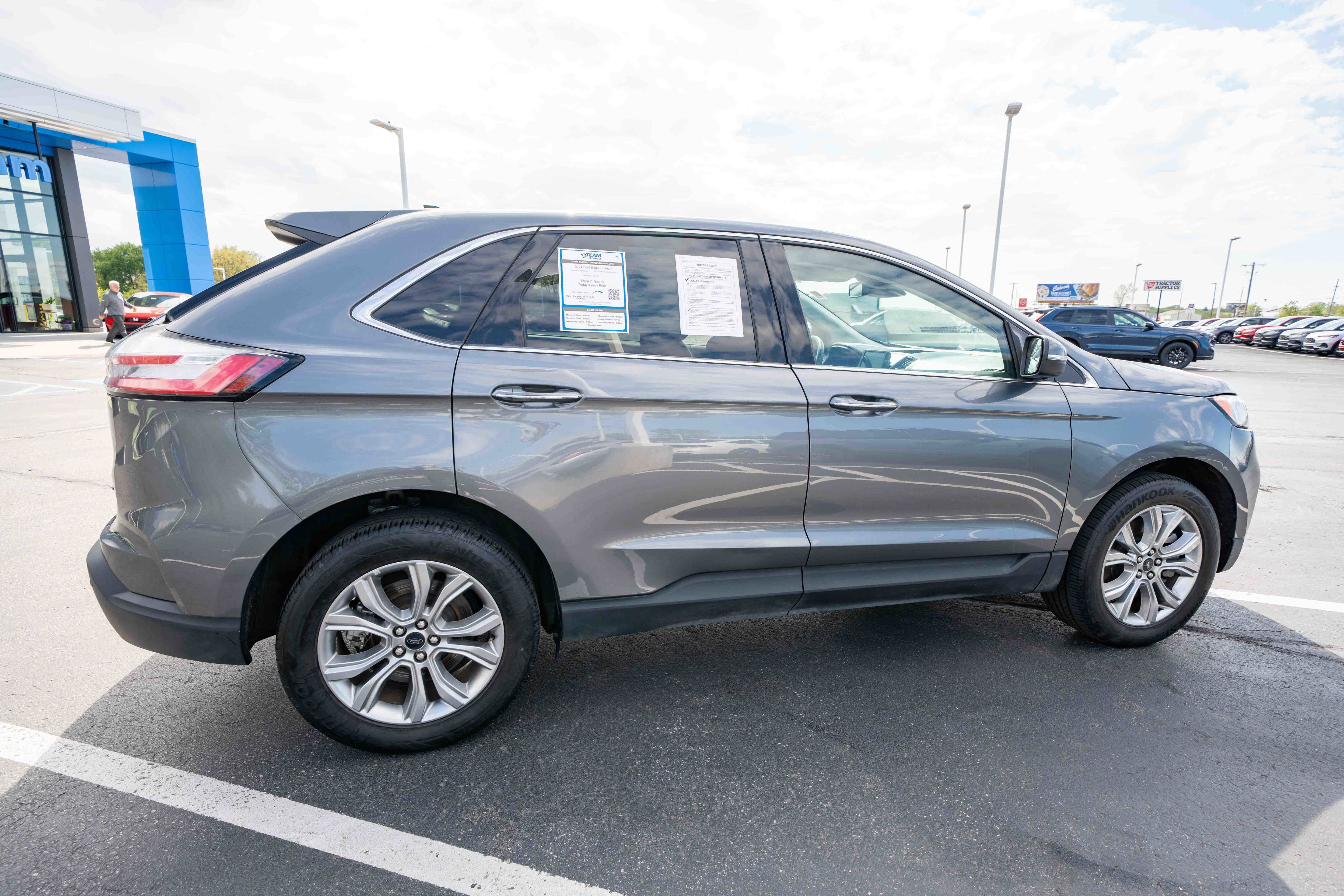 Used 2024 Ford Edge Titanium AWD/4WD image 6