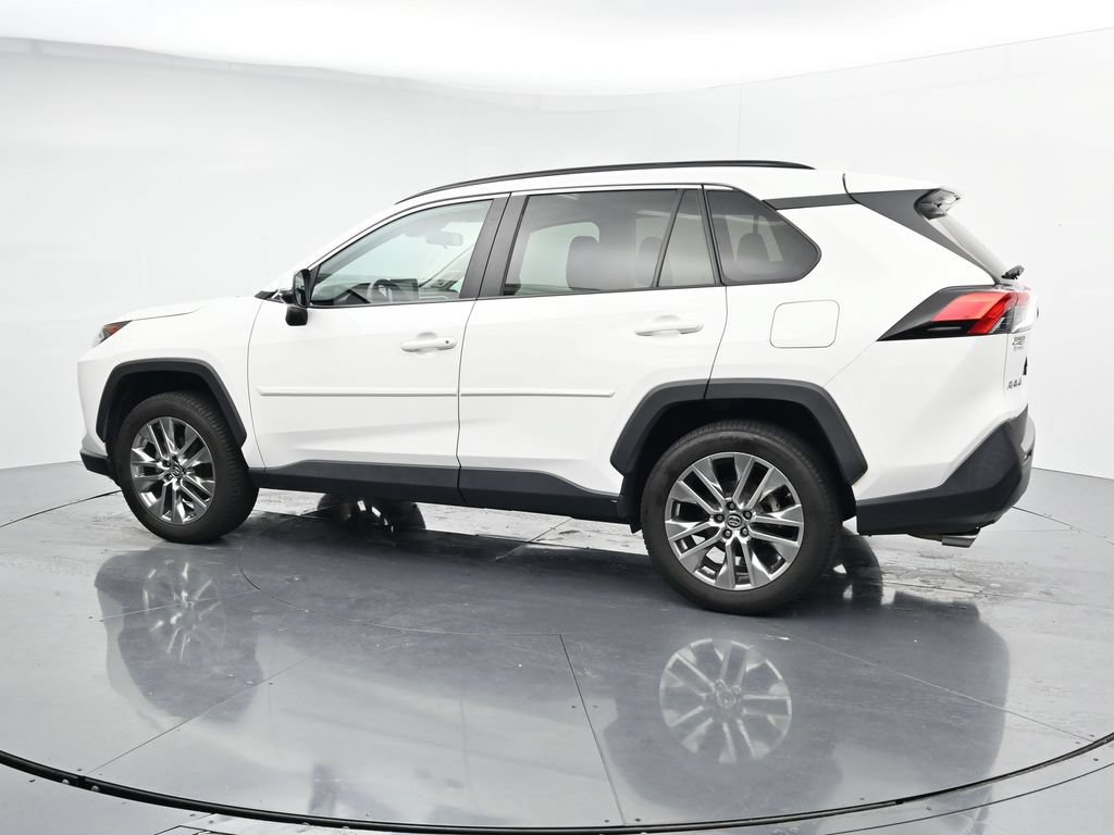 Used 2019 Toyota RAV4 XLE Premium w/ Cold Weather Package AWD/4WD image 5